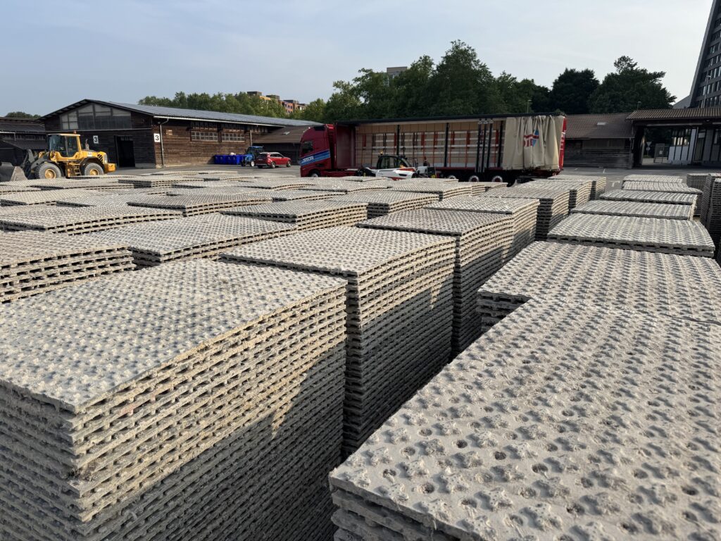 Turniermatten gelocht